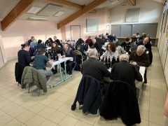 Sous l’œil du Guide