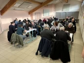 Sous l’œil du Guide