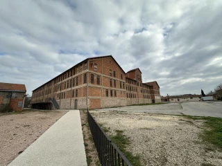 Le Camp des Milles, dans le silence des briques