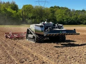 Une démo de robot dans les champs