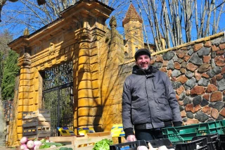 Le marché de Bully sans interruption 