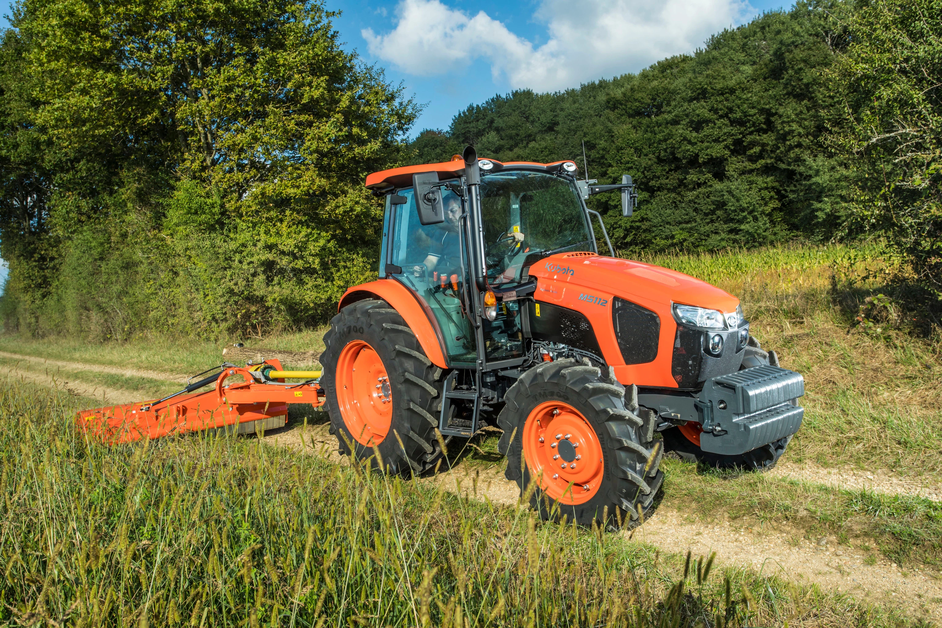 Kubota : les M5002 plus puissants en version cabine