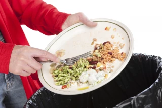 Les Français gaspillent presque deux fois plus leur alimentation que les Belges